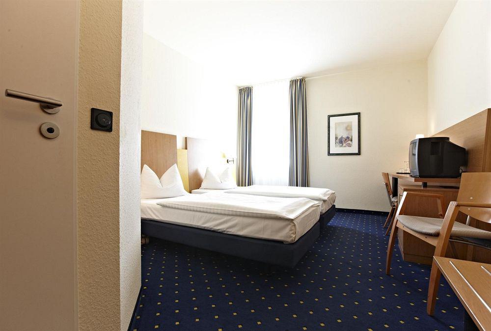 Intercityhotel Hotel 3*
